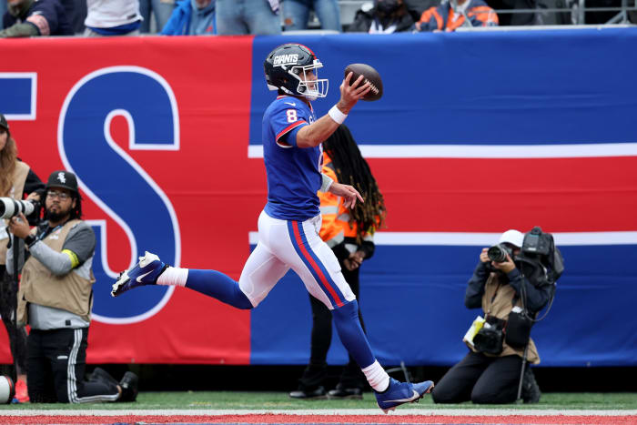 Oct 2, 2022; East Rutherford, New Jersey, USA; New York Giants quarterback Daniel Jones (8) runs for a touchdown against the Chicago Bears during the first quarter at MetLife Stadium.